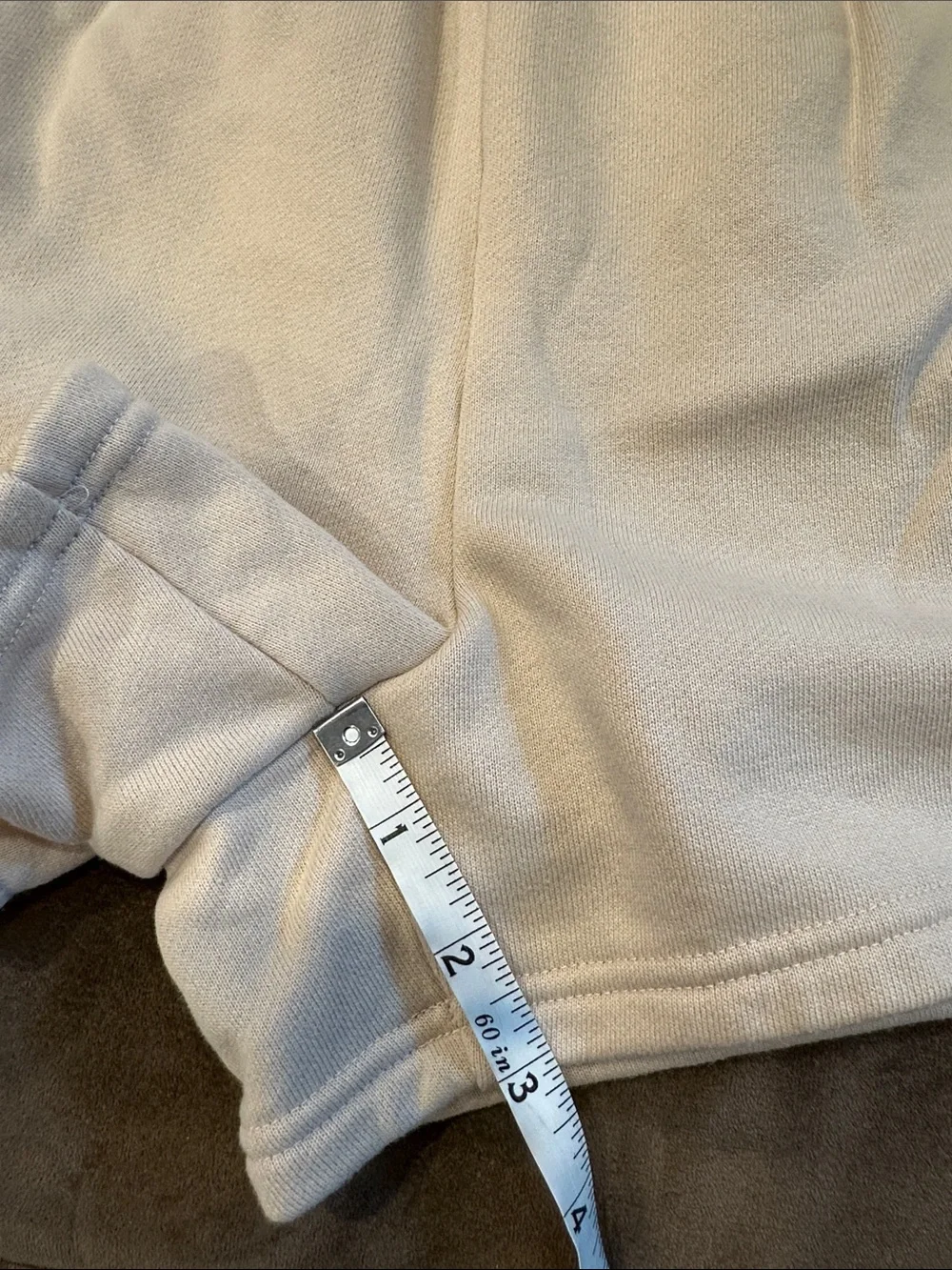 ALO Yoga Accolade Shorts in Macadamia Size M